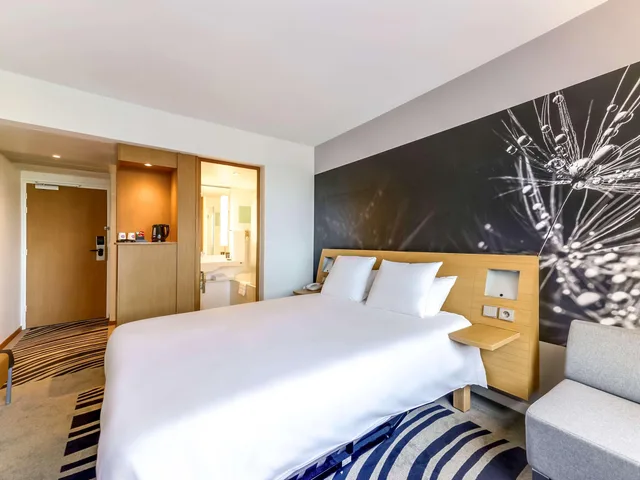 غرفة كلاسيكية بسرير مزدوج مع أريكة، NOVOTEL MASSY PALAISEAU 5/9
