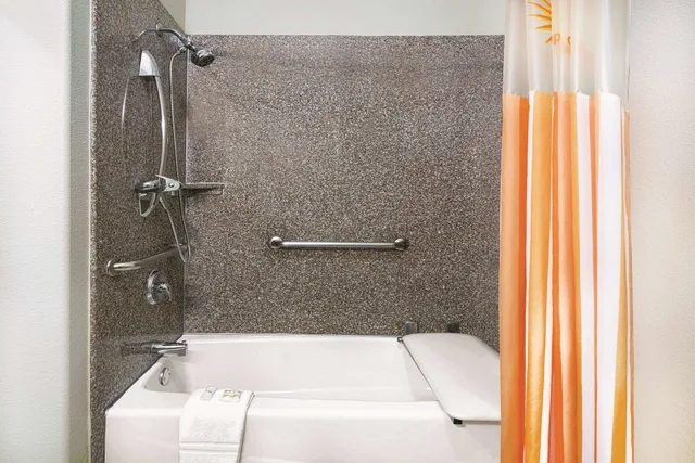 جناح بسرير كينج لذوي الإعاقة، La Quinta Inn And Suites By Wyndham Mercedes 4/4