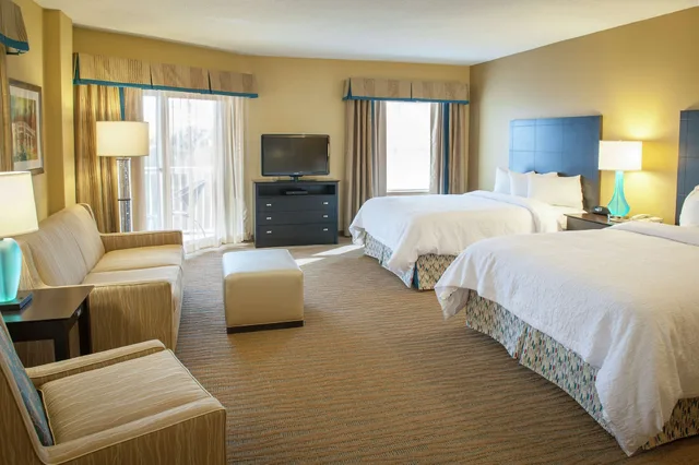 جناح استوديو بسريرين كوين بشرفة مع أريكة، Hampton Inn Suites St Petersburg Downtown 3/7