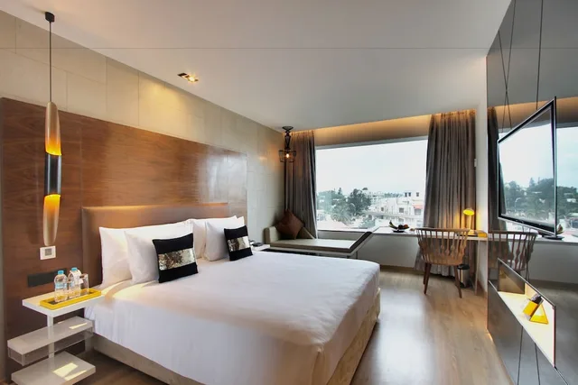 غرفة سوبيريور بسريرين منفصلين بإطلالة على المدينة، Radisson Bengaluru City Center 2/3