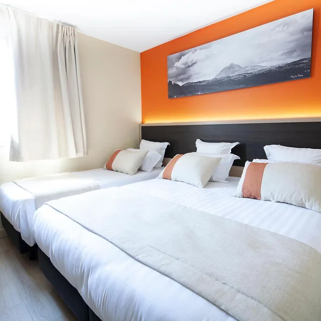 غرفة ثلاثية بسرير كوين، Comfort Hotel Clermont Saint-Jacques 1/9