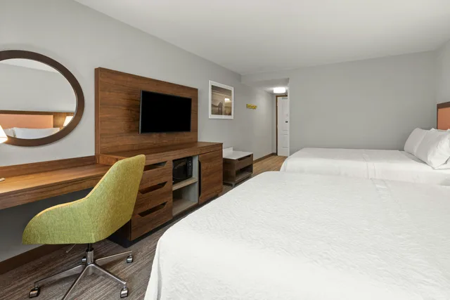 غرفة بسريرين كوين، Hampton Inn & Suites Burlington WA 2/2