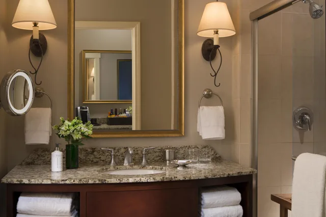 Deluxe, 2 Queen Beds, Village View، River Terrace Inn 10/10