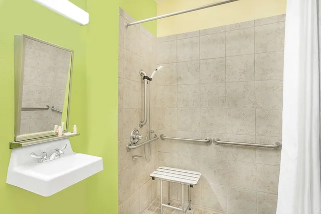 غرفة بسريرين كوين لذوي الإعاقة، Microtel Inn Suites By Wyndham Tuscumbia Muscle Shoals 10/10