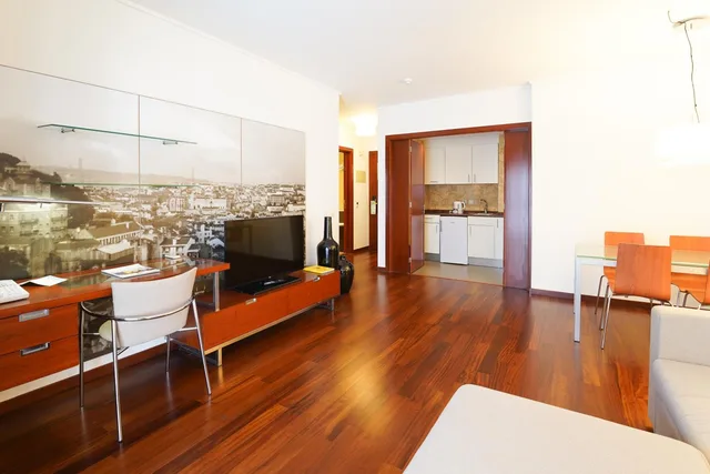 شقة بسريرين منفصلين وسرير كوين بغرفتي نوم مع أريكة، Legendary Lisboa Suites 4/7