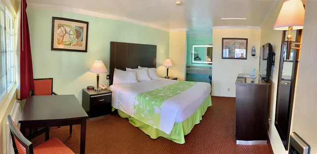 غرفة قياسية بسرير كينج، Econo Lodge 2/7