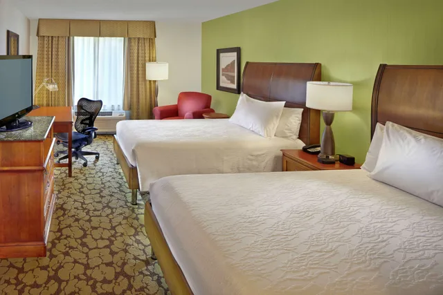 غرفة بريميوم بسرير مزدوج، Hilton Garden Inn Danbury 1/3