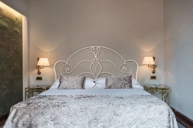 جناح رومانسي سوبيريور بسرير كوين مع أريكة، Art Hotel Orologio 6/8