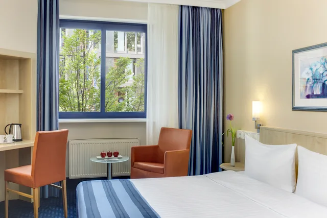 Superior, Queen Bed, Hotel Nurnberg city center by Leonardo Hotels 1/1