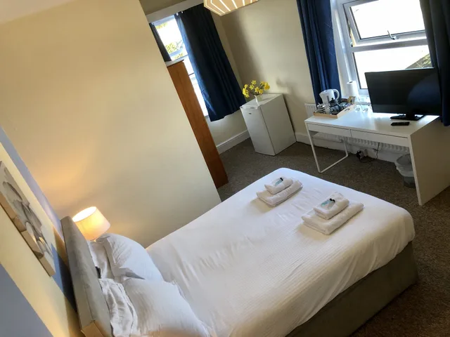 غرفة قياسية بسرير كينج، Royal Ashton Hotel 1/3