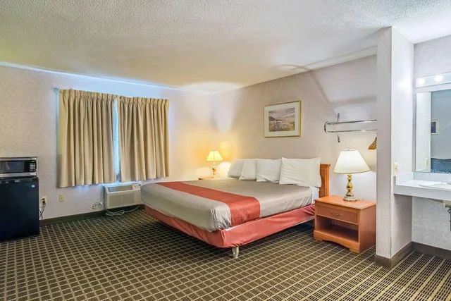 1 King Bed - Accessible, Nsmk, Micfridge، Motel6 Grand Rapids, MI - Northeast 4/10