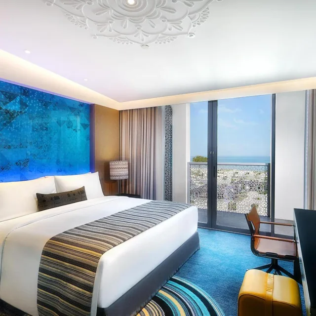 Cozy, Guest Room, King Bed, W Muscat 3/5