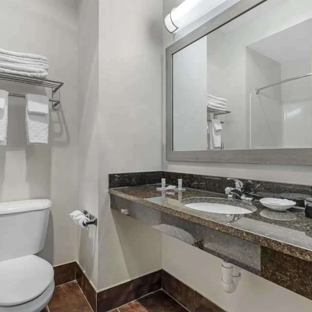 جناح بسرير كينج بجاكوزي، Best Western Plover-Stevens Point Hotel & Conference Ctr 8/10