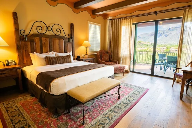 Mountain, King Bed، Hacienda Del Sol Ranch Resort 1/3
