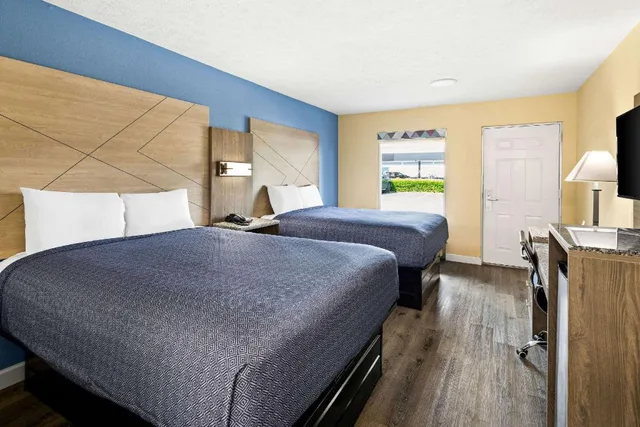 غرفة بسريرين كوين، Rodeway Inn Oxford, AL 2/7
