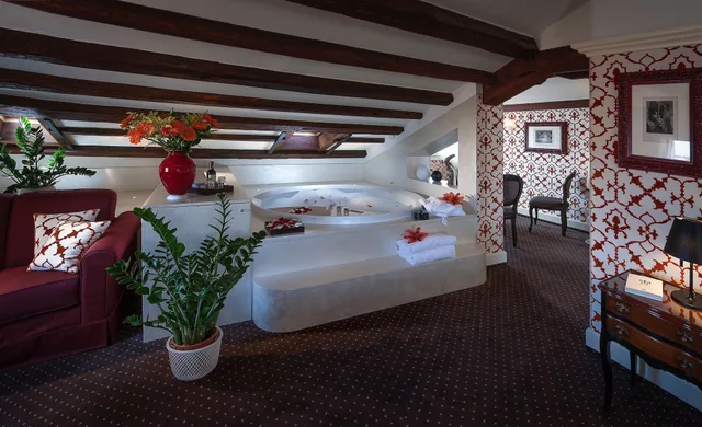 Junior Suite, Studio, King Bed, Lagoon View، Londra Palace 8/10