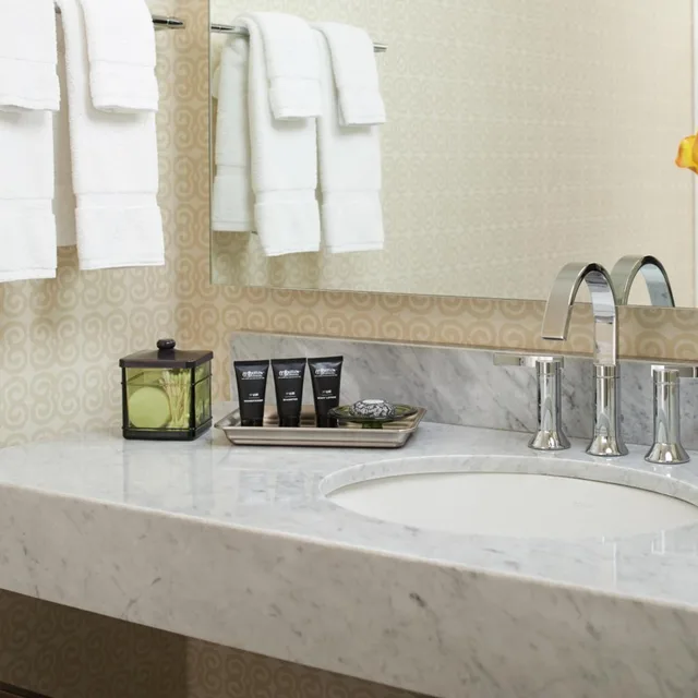 غرفة بريميوم بسريرين كوين بإطلالة، Kimpton Hotel Vintage Seattle 3/3