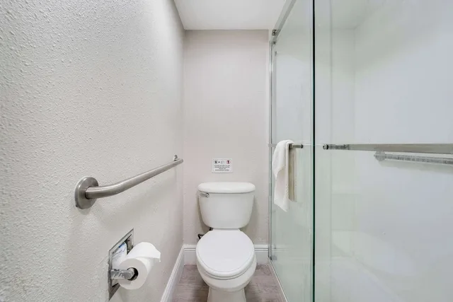 Room, King Bed, Accessible, Quality Inn and Suites Airport Cruise Port Hollywood 10/10