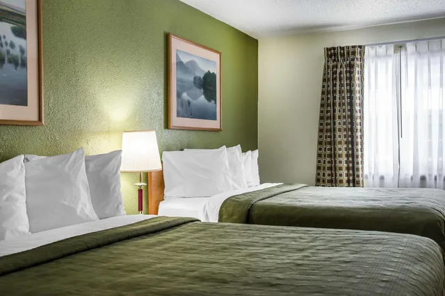 غرفة بسريرين كوين، Hudson Inn & Suites (ex Quality Inn) 1/5