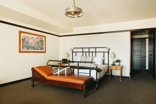 Millennium, Junior Suite, King Bed, Park View، Chicago Athletic Association 2/4