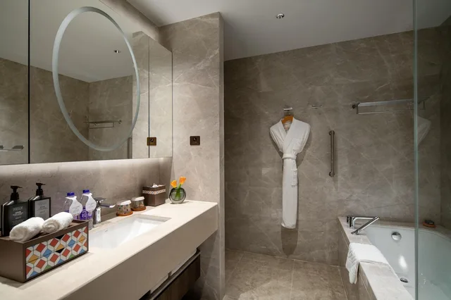 جناح ديلوكس بسرير كينج، Yuexiu Hotel Guangzhou, Curio Collection by Hilton 5/8