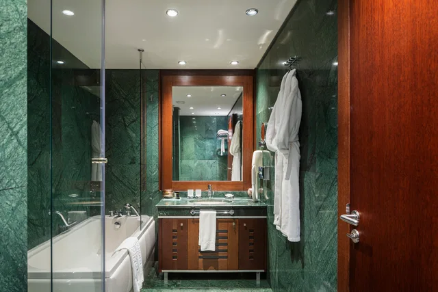 جناح بسرير كوين، GRAND HOTEL SOFIA 2/2