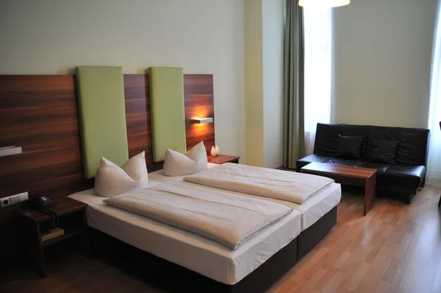 Room, Quadruple, Twin Beds, Sofa, Arthotel Munich 2/6