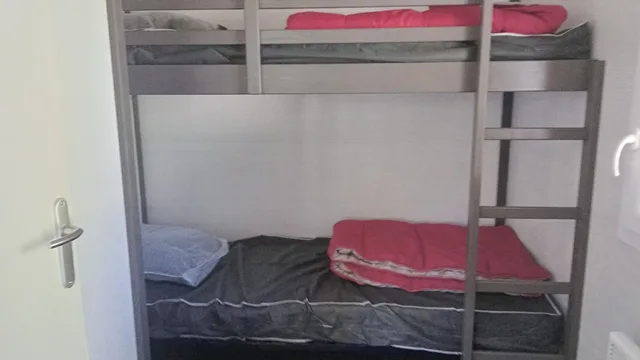 2 Bedrooms, Cottage, 1 Double and 2 Bunk Beds، Terres de France - Les Hameaux de Pomette 8/8