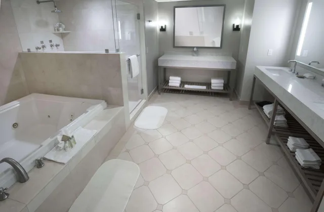 Suite, King Bed, Resort View، Hilton Santa Barbara Beachfront Resort 2/2
