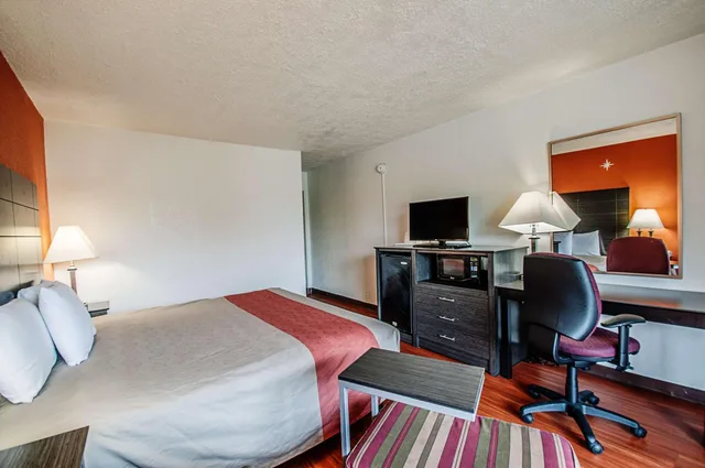 1 King Bed - Non-Smoking, Micfridge، Motel6 Dumfries, VA 5/8