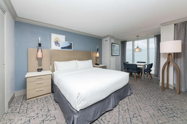 Junior Suite, King Bed, Hilton Melbourne Beach Oceanfront 2/3