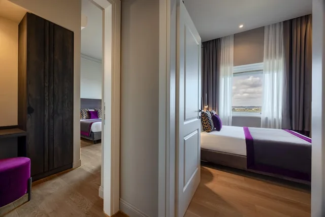 غرفة عائلية بسريرين كوين بإطلالة على المدينة، Rental In Rome Pinciana Deluxe 4/4
