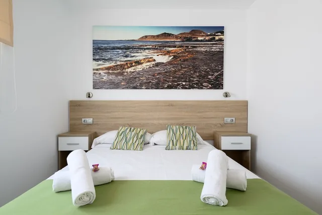 Room, Triple, 1 Double and 3 Single Beds، Canteras Suites 4/9
