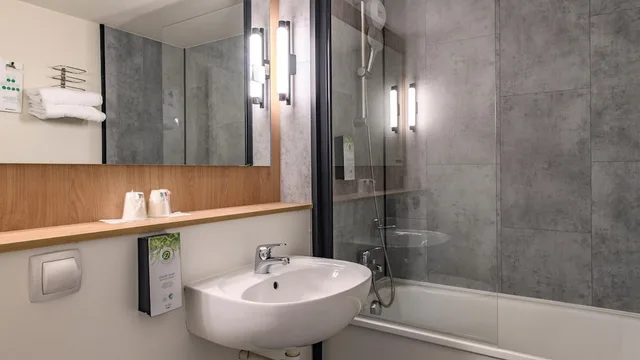 غرفة قياسية بسرير كوين، Campanile Nimes Centre Mas Carbonnel Hotel 10/10