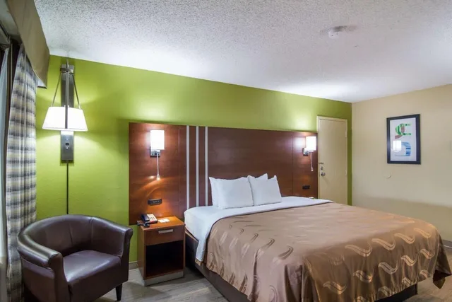 غرفة قياسية بسرير كينج، Stayable Suites Jacksonville West 4/10