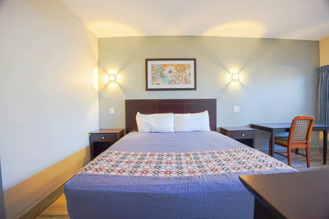 غرفة بسرير كينج لذوي الإعاقة لغير المدخنين، Sunrise Inn by OYO Titusville FL 6/10