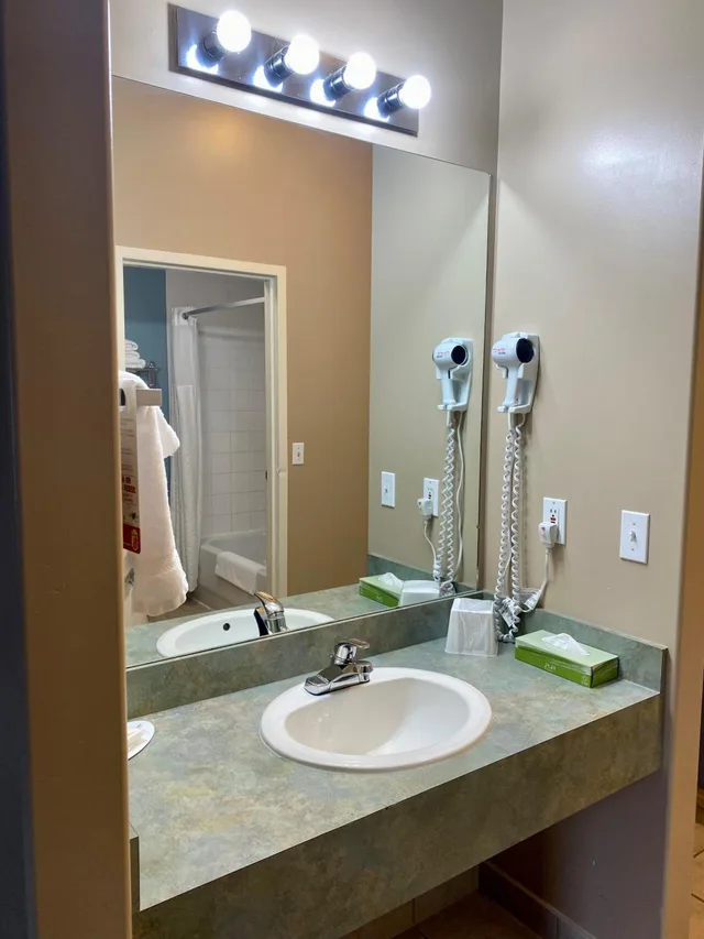 جناح عائلي بسرير مزدوج، Super 8 by Wyndham Edmonton South 5/6