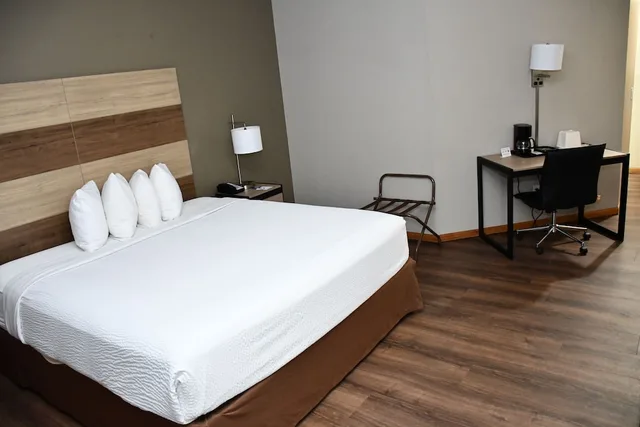 جناح بسرير كينج بحوض جاكوزي، Baymont Inn and Suites by Wyndham Platteville 8/10