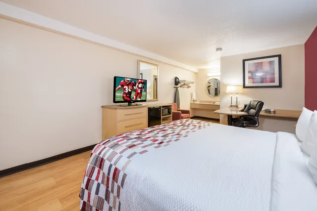 غرفة سوبيريور بسرير كينج، Red Roof Inn Columbus - Grove City 1/5
