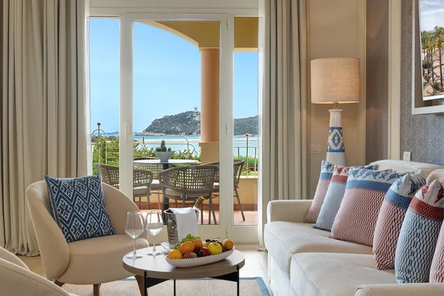 Junior Suite, King Bed, Sofa, Bay Side، Almar Timi Ama Resort and Spa 3/4