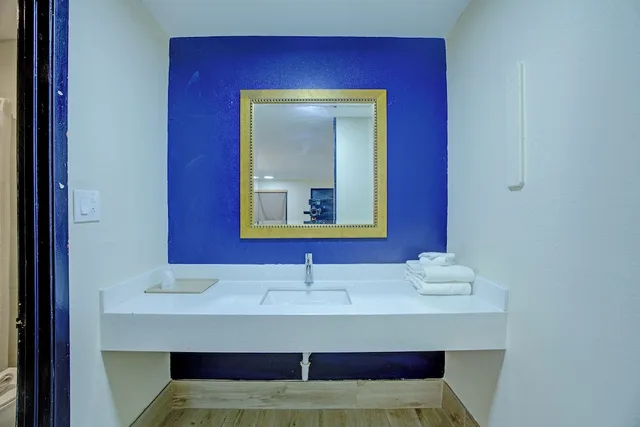 غرفة بسرير كينج للمدخنين، Texas Inn Brownsville by Hotel O 6/6