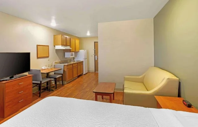 1 Full Bed - Smoking Kitchen، Studio 6 Extended Stay Birmingham Pelham AL 8/10
