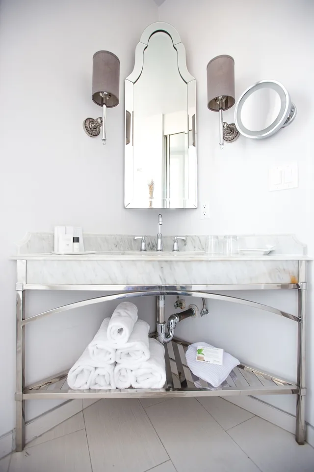 غرفة بسريرين مزدوجين، The Culver Hotel 3/4