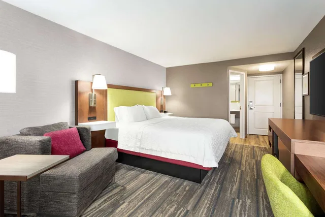 غرفة بسرير كينج، Hampton Inn Milwaukee/Brookfield 2/5