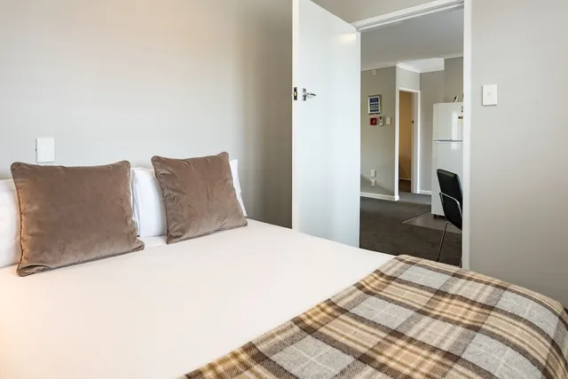 3 Bedrooms, Garden, Family, 1 Queen and 1 Single Bed، Suncourt Hotel 9/10