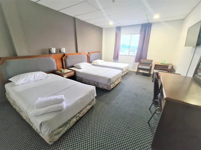 جناح ثلاثي، Anika Inn 3/4