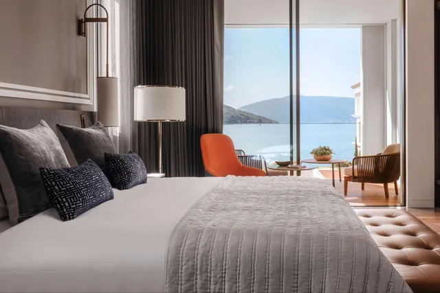 Room, Queen Bed, Bay View, One&Only Portonovi 1/1