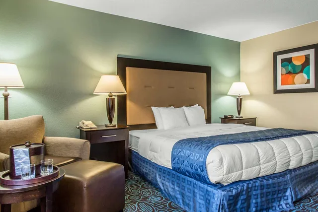 غرفة بسرير كينج لذوي الإعاقة، Regency Inn and Suites New London – Mystic 3/3