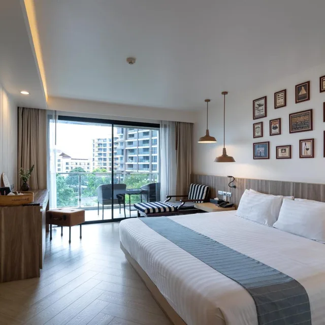 غرفة سوبيريور بسرير كينج، Mayaana Beach Resort - Formerly Golden Tulip Pattaya Beach Resort 2/9