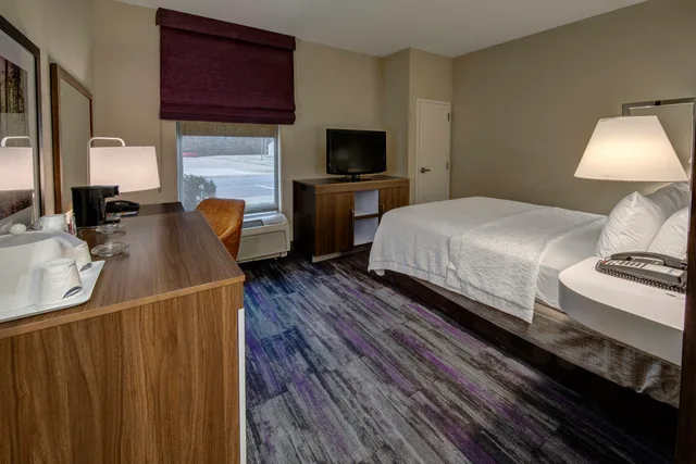غرفة بسرير كوين للمدخنين، Hampton Inn Arkadelphia 1/2